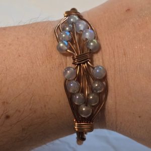 Handmade-Copper-Wire-Wrapped-Bracelet-with-labradorite-Beads
